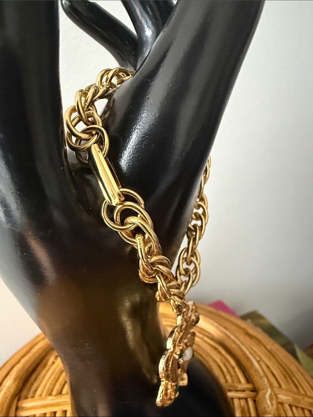 Vintage Gold Tone Open Link Charm Bracelet with 4 Leaf Clover Charm. - Picture 2 of 5
